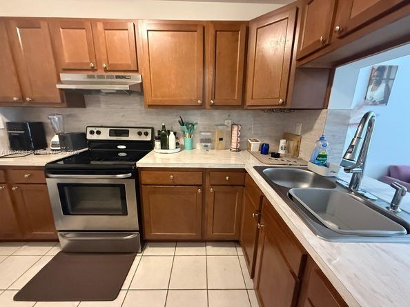 10017 Winding Lake Rd 201, Sunrise FL 33351