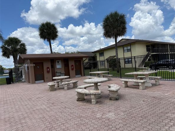 10017 Winding Lake Rd 201, Sunrise FL 33351