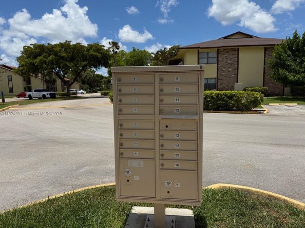10017 Winding Lake Rd 201, Sunrise FL 33351