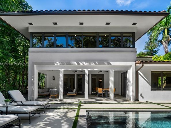 5735 N Bay Rd, Miami Beach FL 33140