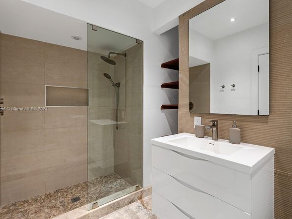 5735 N Bay Rd, Miami Beach FL 33140
