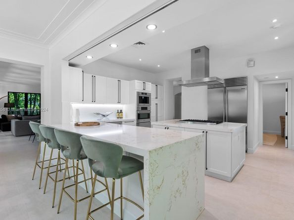 5735 N Bay Rd, Miami Beach FL 33140