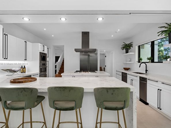 5735 N Bay Rd, Miami Beach FL 33140