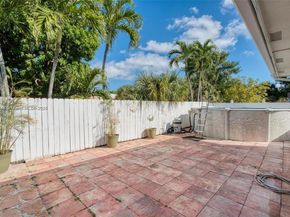 735 NE 38th St, Oakland Park FL 33334