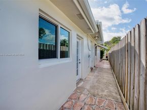 735 NE 38th St, Oakland Park FL 33334