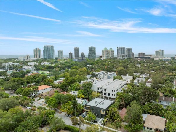 2960 W Trade Av, Coconut Grove FL 33133