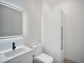2960 W Trade Av, Coconut Grove FL 33133