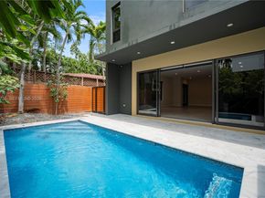 2960 W Trade Av, Coconut Grove FL 33133