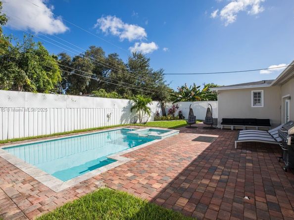 17415 NE 12th Ave, Miami FL 33162