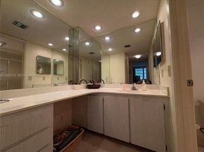 4280 Oaks Ter 203, Pompano Beach FL 33069