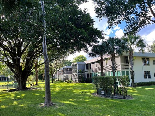 4280 Oaks Ter 203, Pompano Beach FL 33069