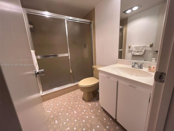 4280 Oaks Ter 203, Pompano Beach FL 33069