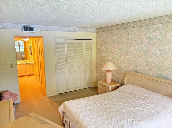 4280 Oaks Ter 203, Pompano Beach FL 33069