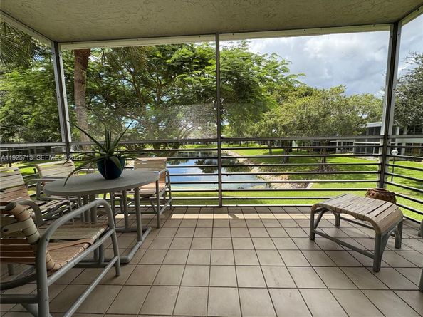 4280 Oaks Ter 203, Pompano Beach FL 33069