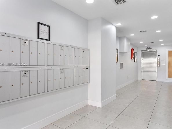 3860 NE 170th St 404, North Miami Beach FL 33160