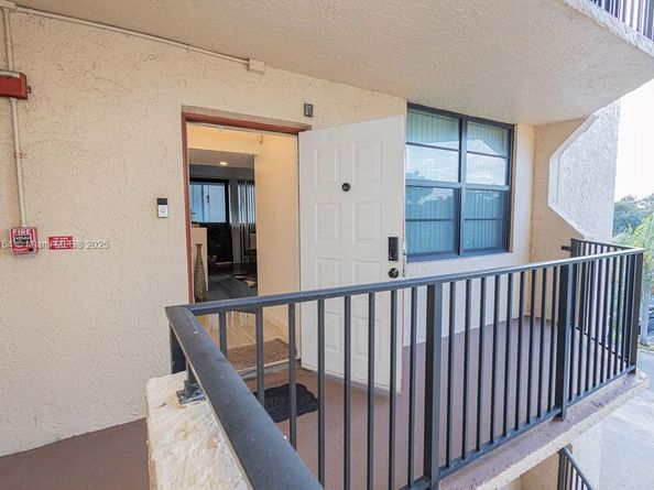 3450 Blue Lake Dr 305, Pompano Beach FL 33064