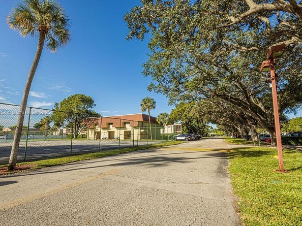 3450 Blue Lake Dr 305, Pompano Beach FL 33064