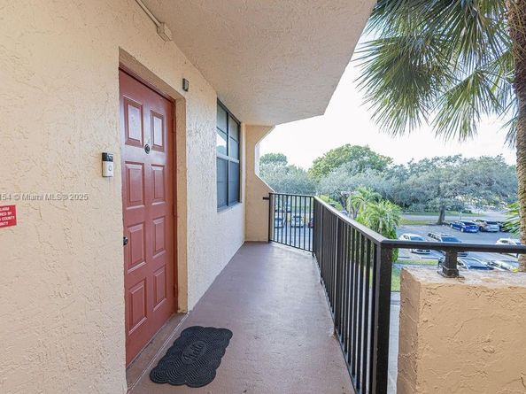 3450 Blue Lake Dr 305, Pompano Beach FL 33064