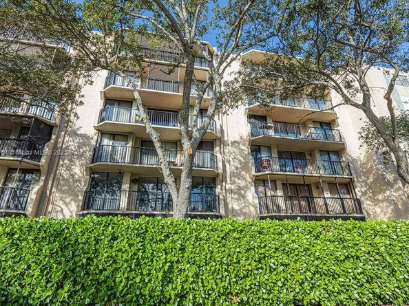 3450 Blue Lake Dr 305, Pompano Beach FL 33064