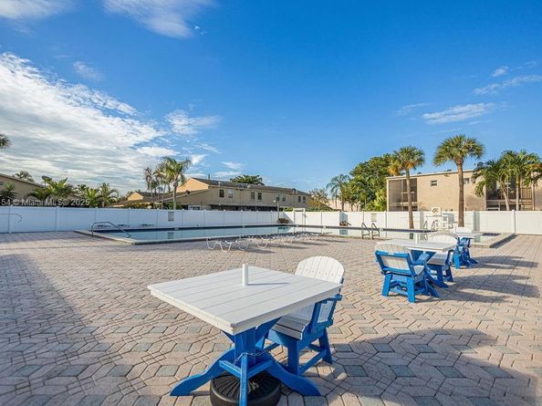 3450 Blue Lake Dr 305, Pompano Beach FL 33064