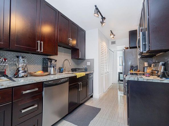 3450 Blue Lake Dr 305, Pompano Beach FL 33064