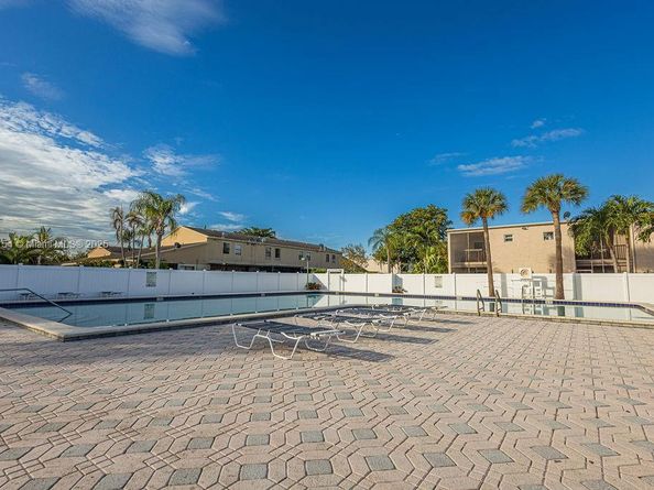 3450 Blue Lake Dr 305, Pompano Beach FL 33064