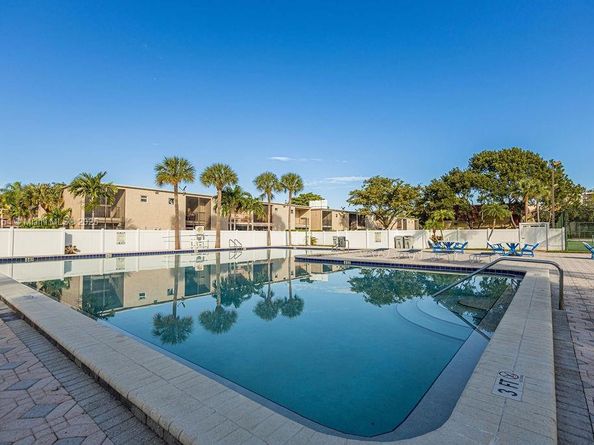 3450 Blue Lake Dr 305, Pompano Beach FL 33064