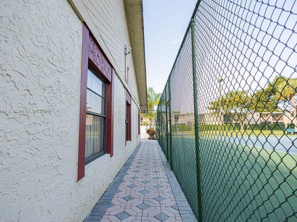 3450 Blue Lake Dr 305, Pompano Beach FL 33064