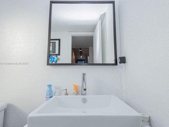 3450 Blue Lake Dr 305, Pompano Beach FL 33064