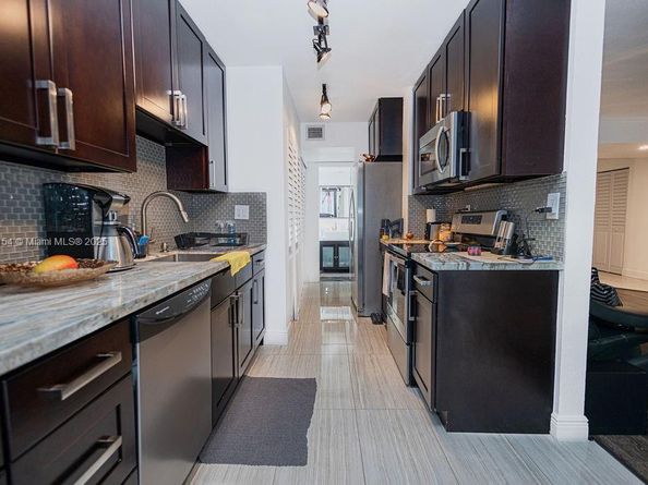 3450 Blue Lake Dr 305, Pompano Beach FL 33064