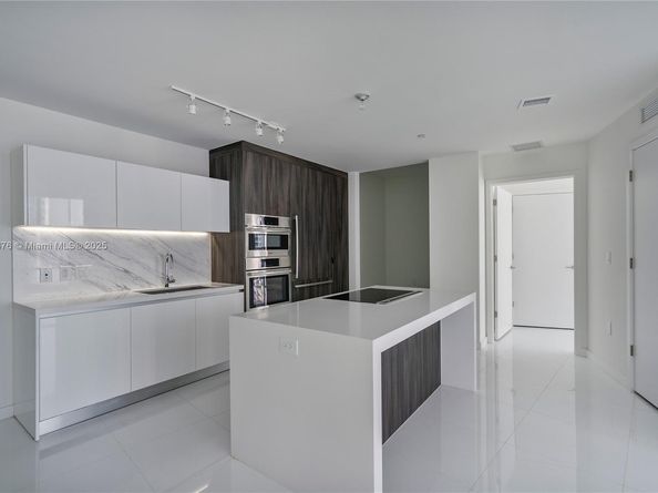 851 NE 1st Ave 3203, Miami FL 33132
