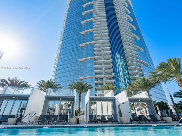 851 NE 1st Ave 3203, Miami FL 33132