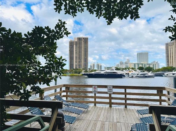 19555 E Country Club Dr 8108, Aventura FL 33180