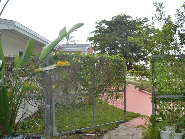 19901 SW 92nd Ave, Cutler Bay FL 33157