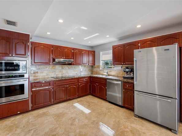 10180 W Bay Harbor Dr 3A, Bay Harbor Islands FL 33154