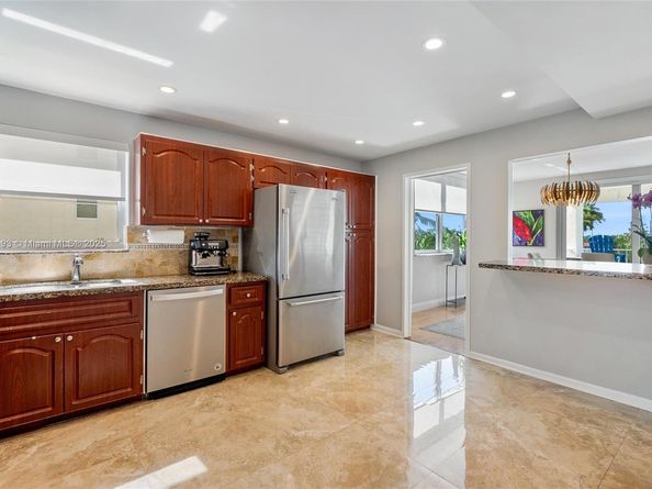 10180 W Bay Harbor Dr 3A, Bay Harbor Islands FL 33154
