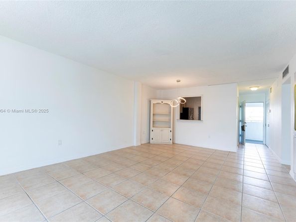 3551 NE 169th St 411, North Miami Beach FL 33160