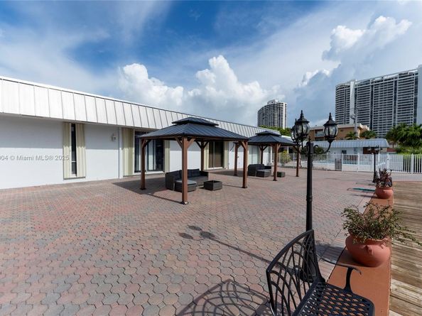 3551 NE 169th St 411, North Miami Beach FL 33160