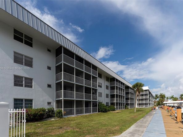 3551 NE 169th St 411, North Miami Beach FL 33160