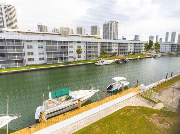 3551 NE 169th St 411, North Miami Beach FL 33160