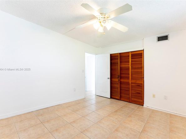 3551 NE 169th St 411, North Miami Beach FL 33160