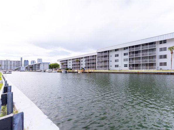 3551 NE 169th St 411, North Miami Beach FL 33160