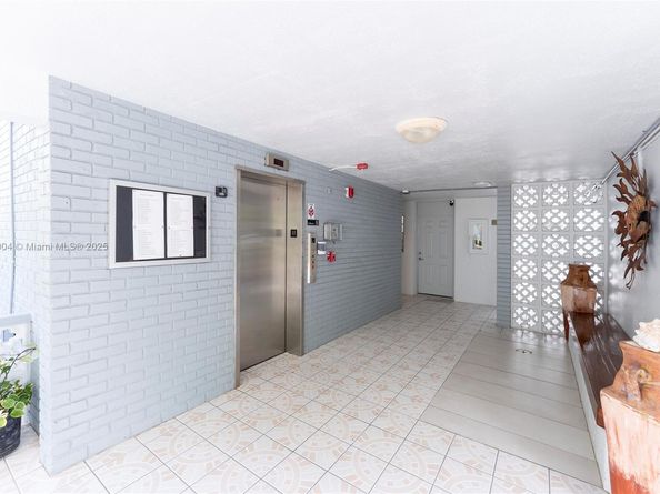 3551 NE 169th St 411, North Miami Beach FL 33160