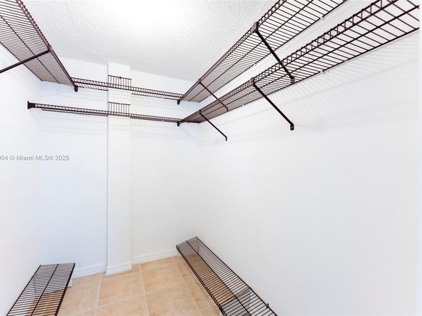 3551 NE 169th St 411, North Miami Beach FL 33160