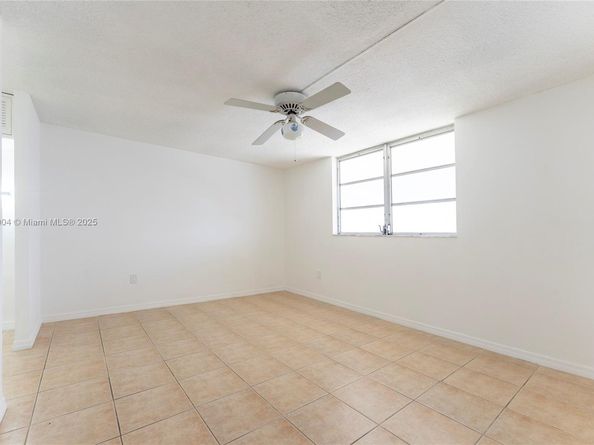 3551 NE 169th St 411, North Miami Beach FL 33160