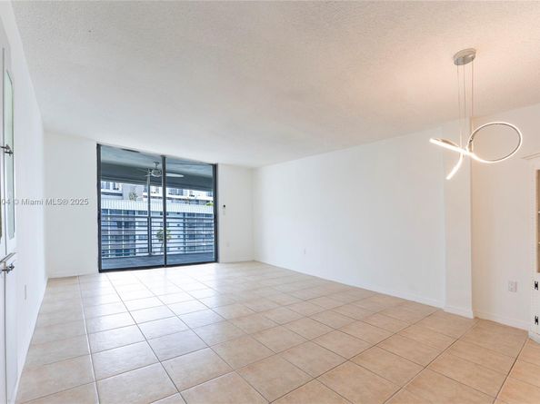 3551 NE 169th St 411, North Miami Beach FL 33160