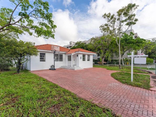 520 NW 32nd Pl, Miami FL 33125