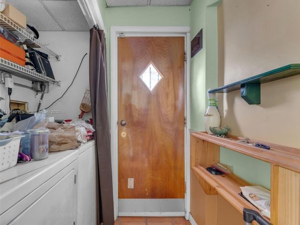 520 NW 32nd Pl, Miami FL 33125