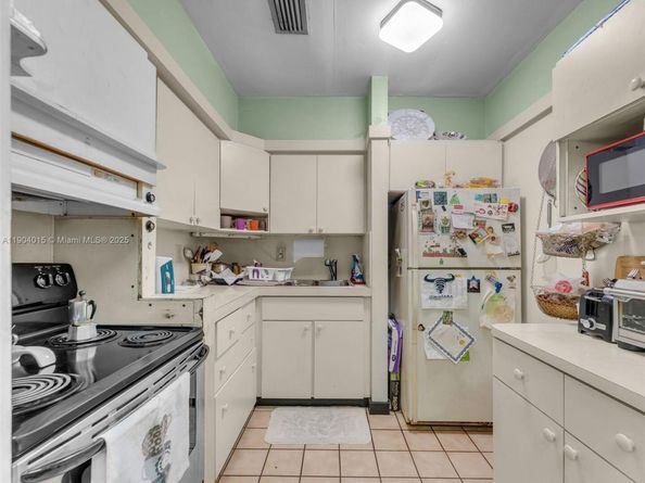 520 NW 32nd Pl, Miami FL 33125