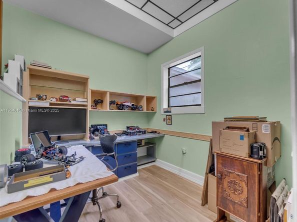 520 NW 32nd Pl, Miami FL 33125